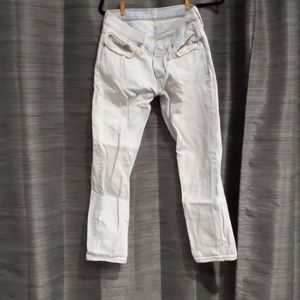 Levi's 501 Light Wash Size 28
